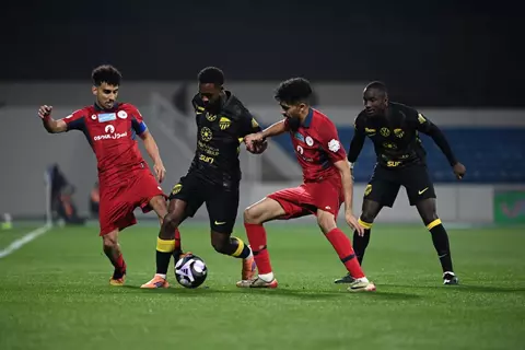 بـ10 لاعبين.. الاتحاد يسقط في فخ تعادل مخيب أمام ضمك بالدوري السعودي